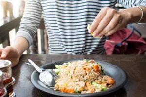 Read more about the article Walaupun Tetap Makan Nasi Putih, Tidak Hitung Kalori & Tidak Ketosis, Anda Masih Bisa Turun BB 4-10kg Sebulan!