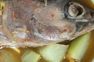 Read more about the article Sup Kepala Ikan Asam Manis